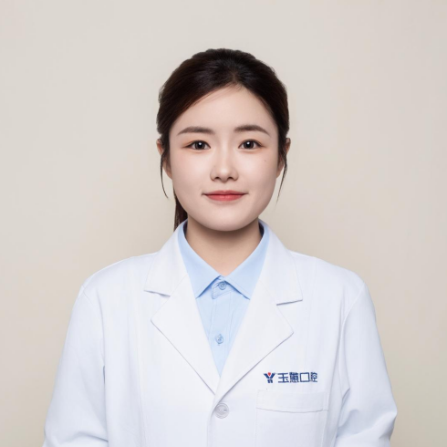 王　悦丨执业医师